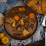 Domowe flaczki wołowe – tradycyjny przepis krok po kroku